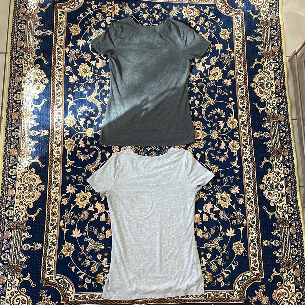 2 for $10! Gray Amazon essentials v neck t shirts - Picture 6 of 6